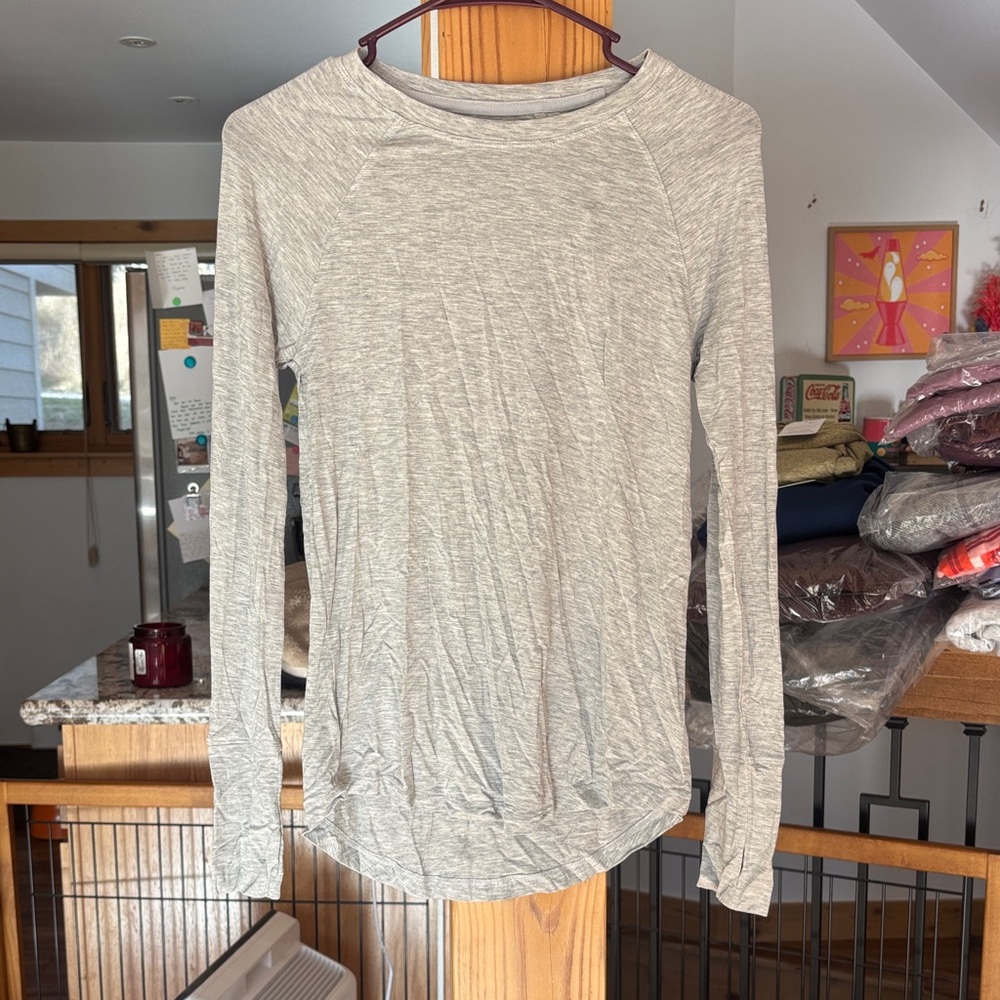 Offline by Aerie Soft Light Gray Long Sleeve Basic Tee Shirt with Scooped Hem XS